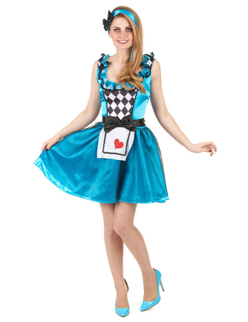 Alice preoblečena v namišljeni podeželski ženski