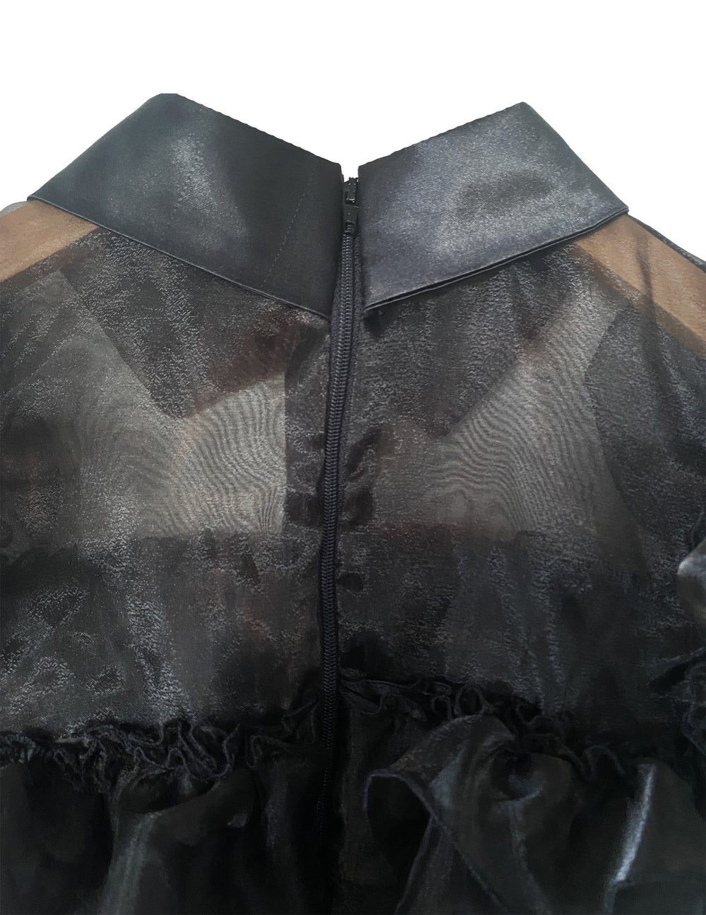 Détail de la fermeture éclair au dos du déguisement robe de bal Mercredi Addams