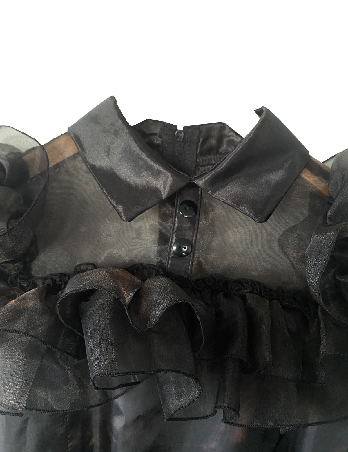 Détail du col et du boutonnage du déguisement robe de bal Mercredi Addams