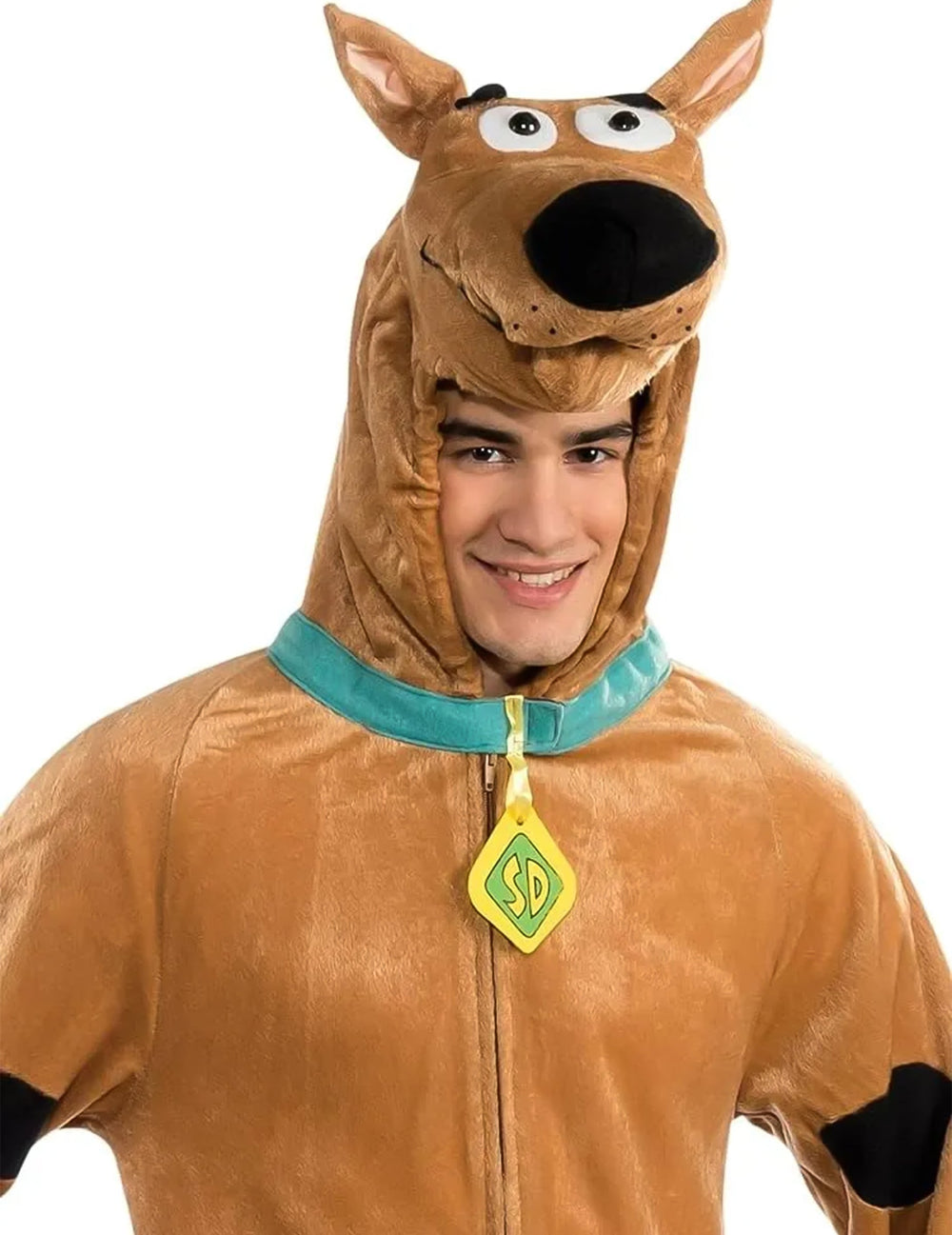 Gros plan sur la cagoule et le collier du déguisement Scooby-Doo