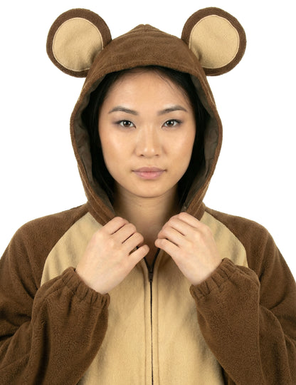 Gros plan sur la capuche à oreilles du déguisement de singe pour femme