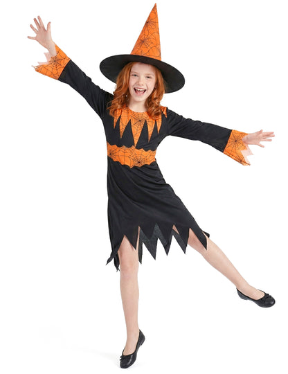 Oranžna in črna dekle čarovnica preoblečena
