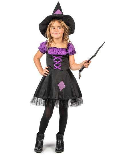 Violeta čarovnica preoblečena s klobukom