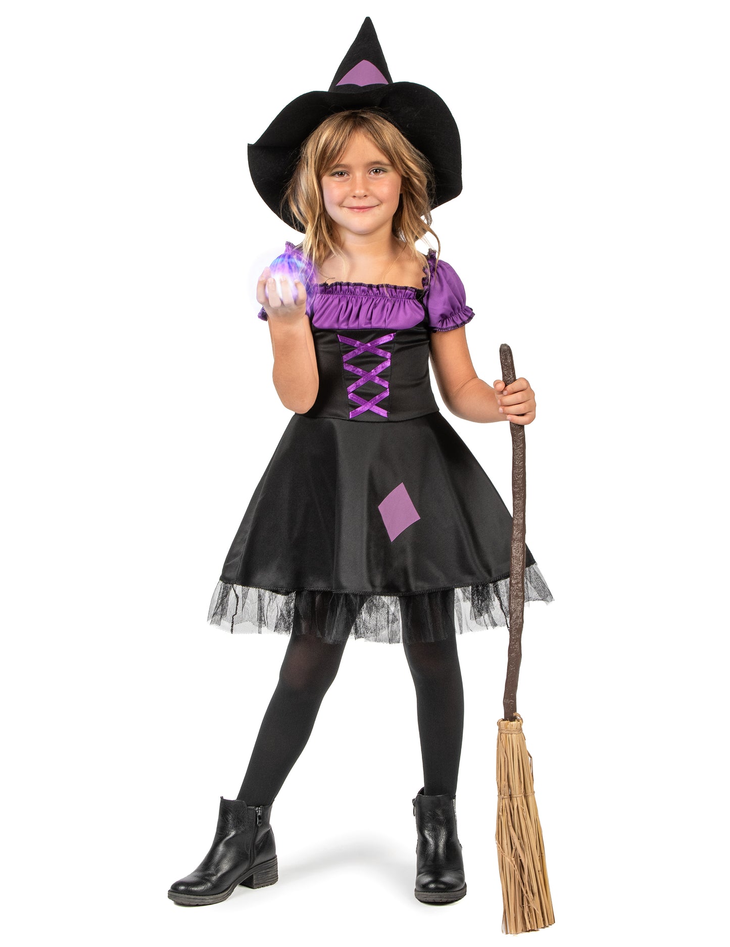 Violeta čarovnica preoblečena s klobukom