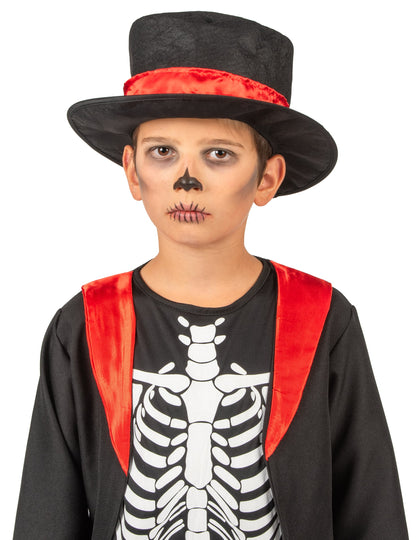 Détail du chapeau et du maquillage du déguisement de squelette chic garçon