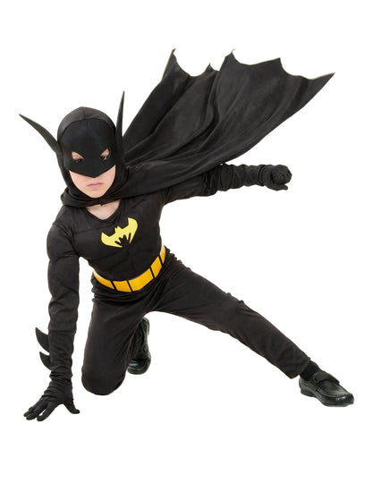 Vue de profil avec cape au vent du déguisement super héros chauve-souris