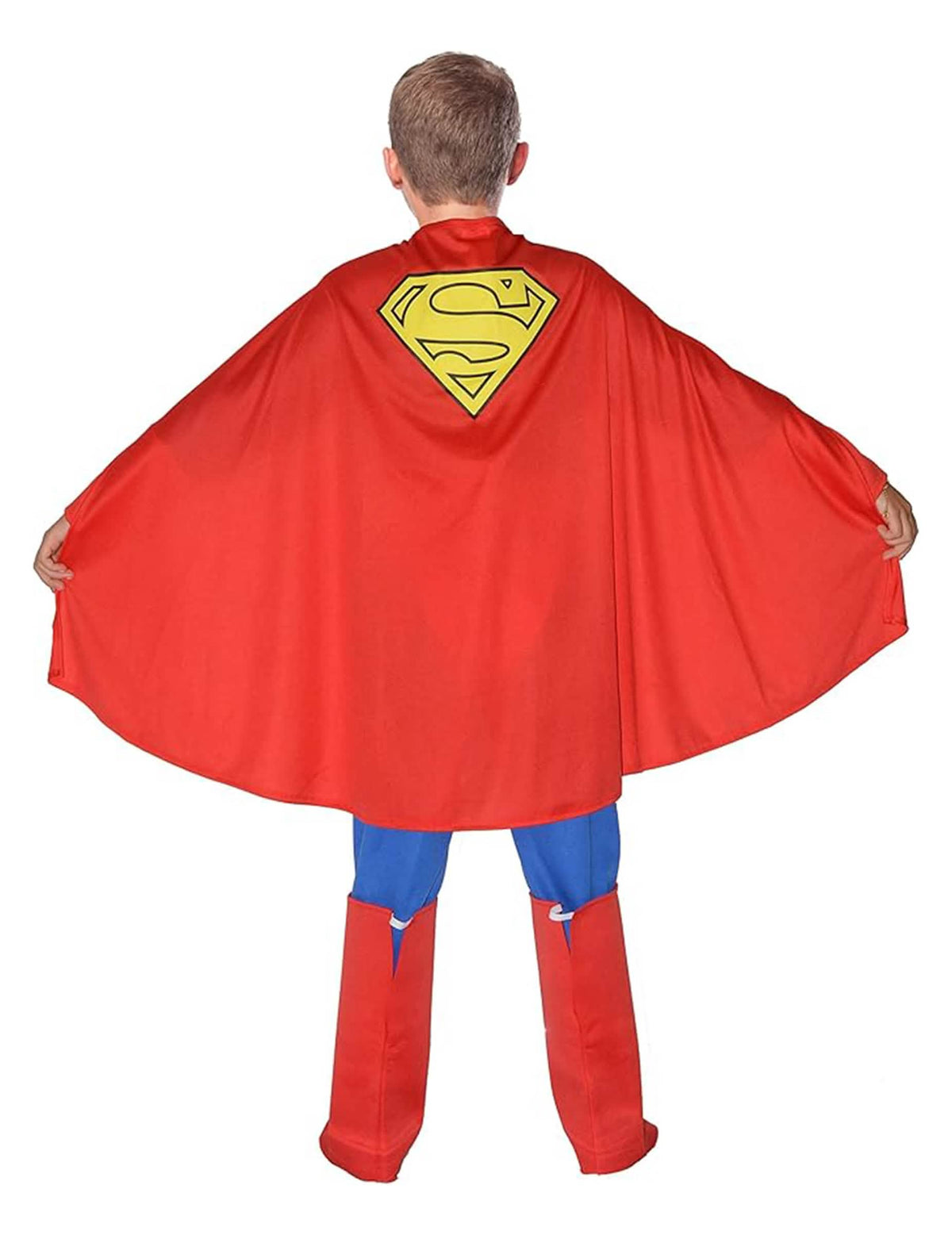 Pogled od zadaj na mišičasti kostum Superman za dečka