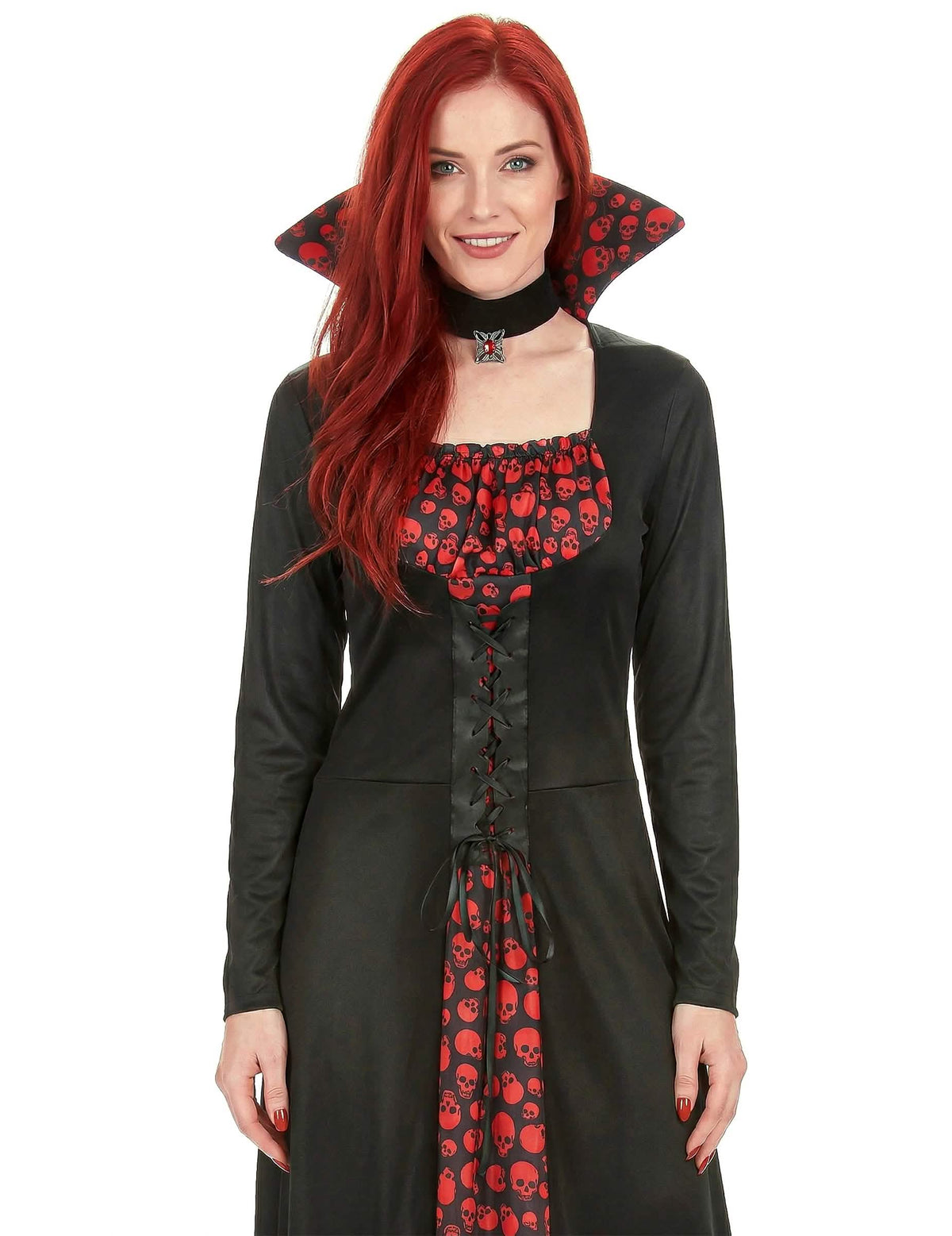 Velik plan na ovratnik in oprsje elegantnega vampirskega kostuma za ženska