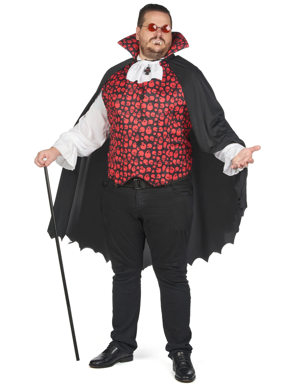 Vue de face avec canne et lunettes du déguisement de vampire pour homme