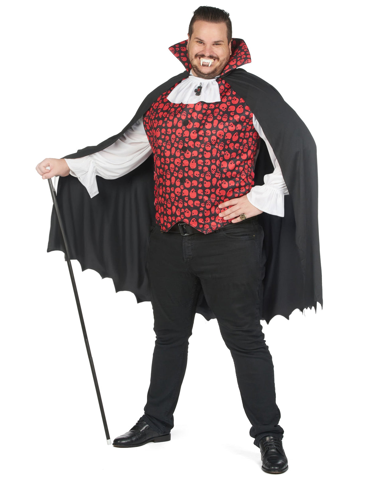 Vue d'ensemble avec cape et canne du déguisement de vampire pour homme grande taille