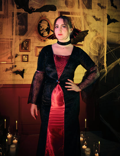 Rdeča in črna vampirska kostumska ženska