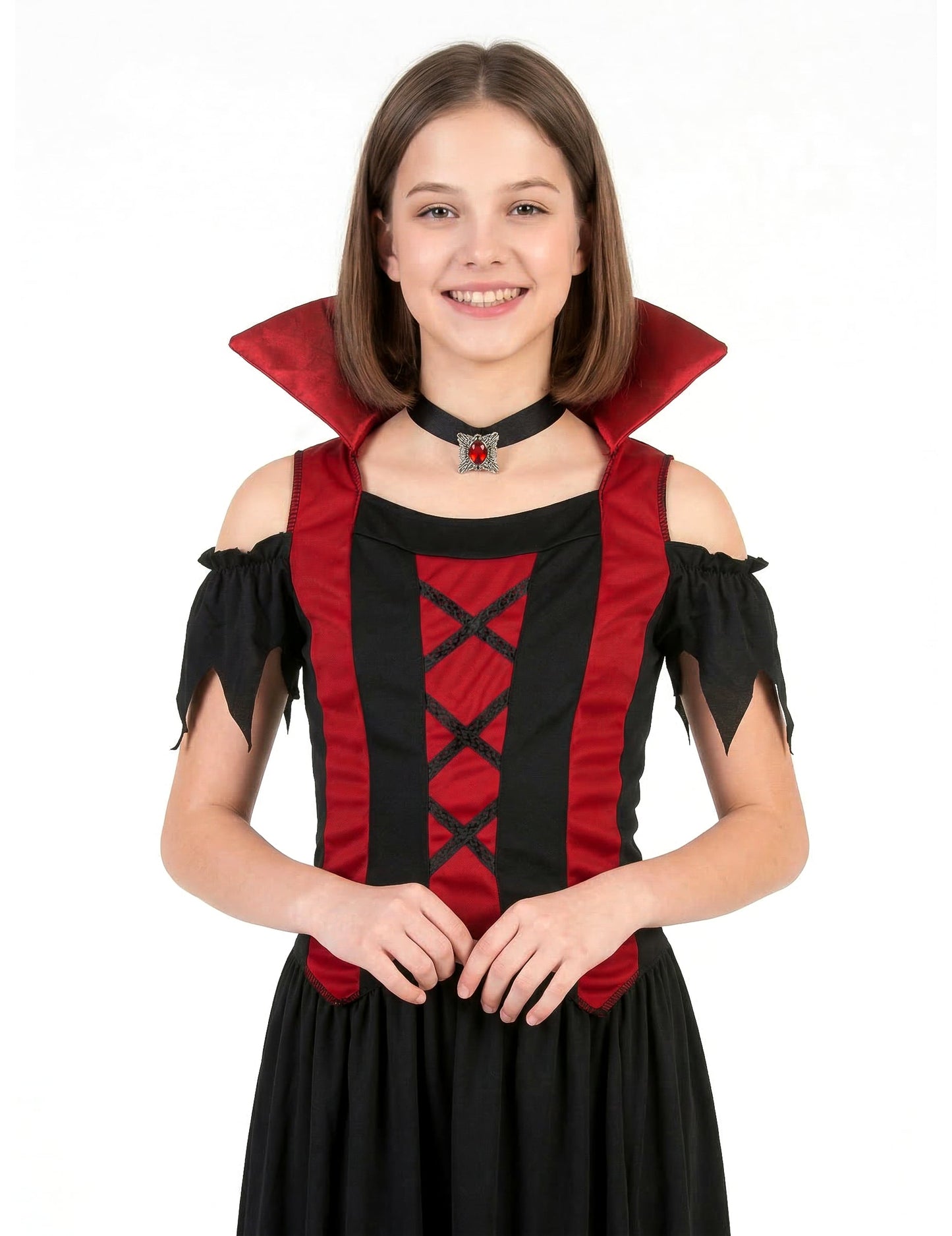 Gros plan sur le col et le buste du déguisement de vampire pour fille