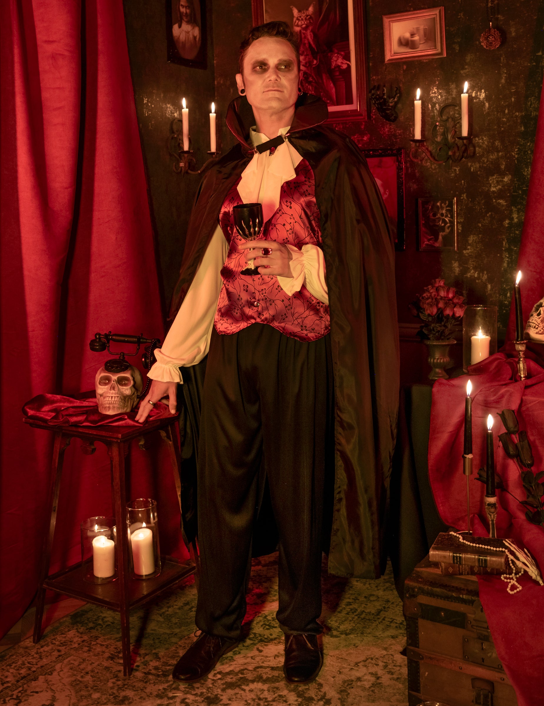 Mise en situation du déguisement de vampire pour homme