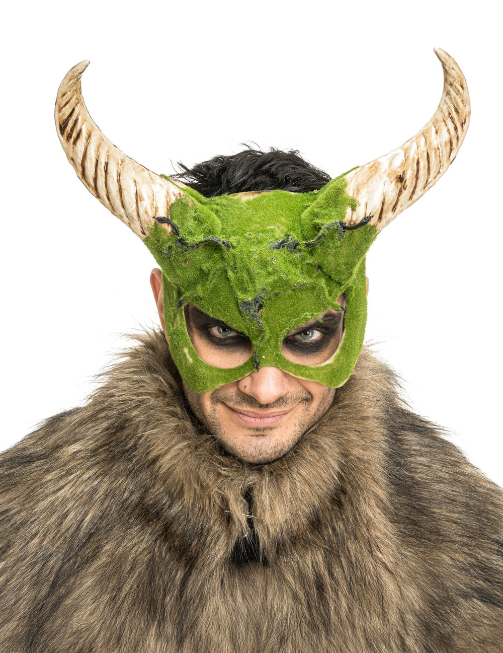 Vue de face du demi masque de Bête à cornes
