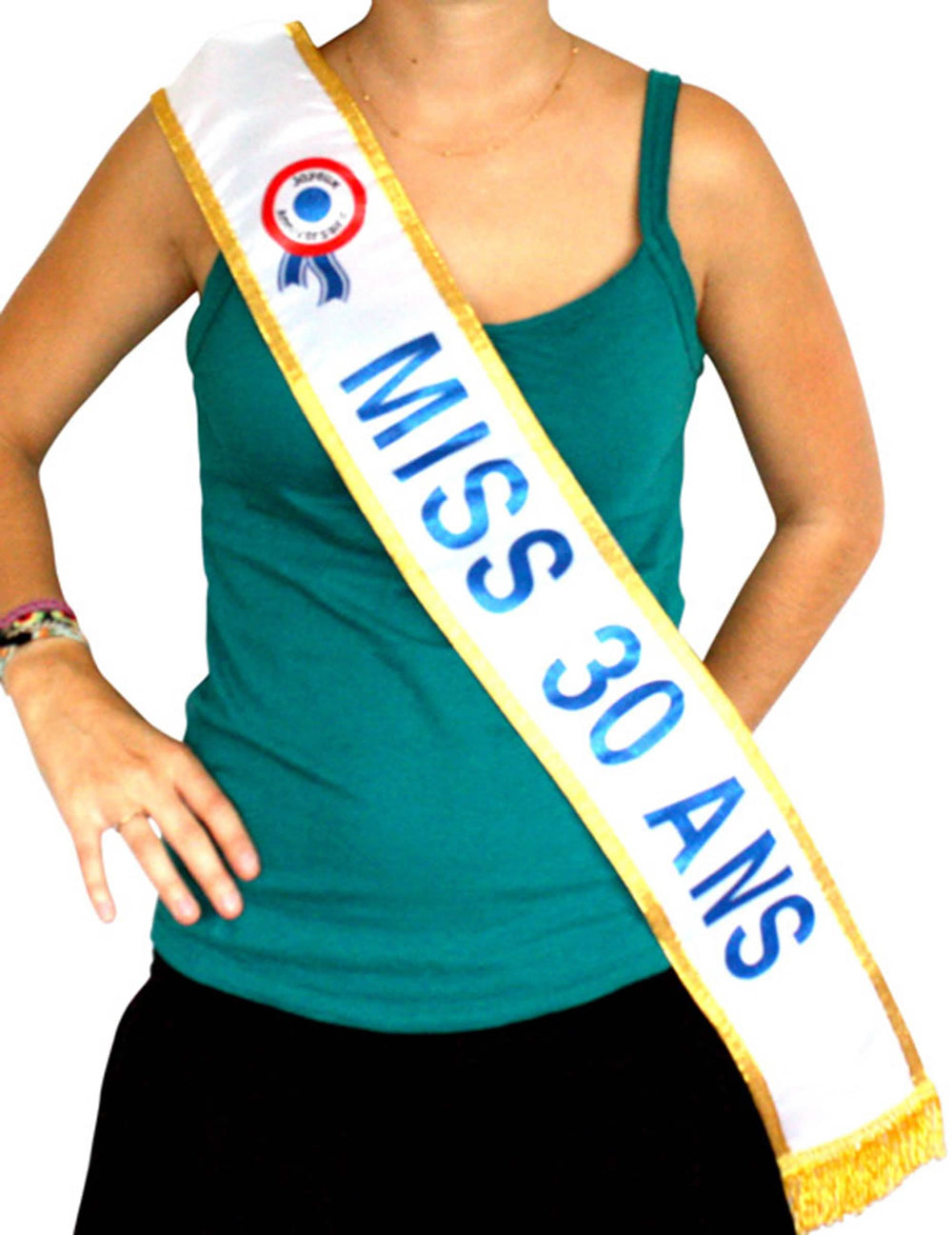 Trak za miss 30 let za ženska bele barve z zlato obrobo in modrim napisom
