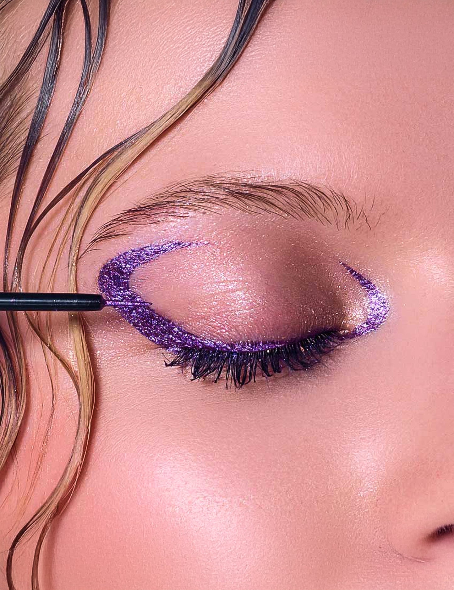 Vijoličen bleščeč eyeliner - Si si la paillette™