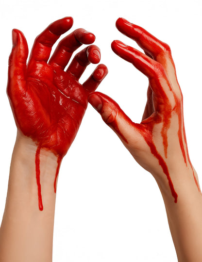 Détail de l'effet sur les mains du faux sang Halloween
