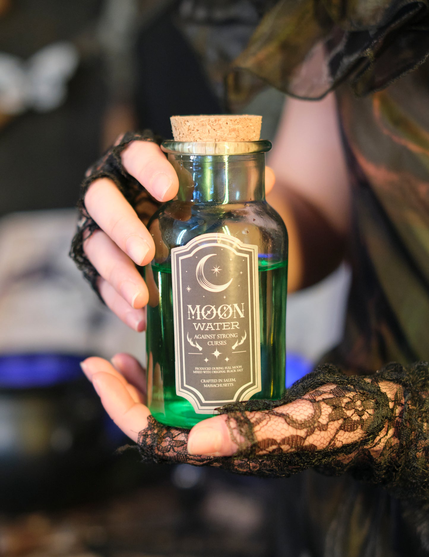 Luna vodna zelena steklena viala 13.5 cm