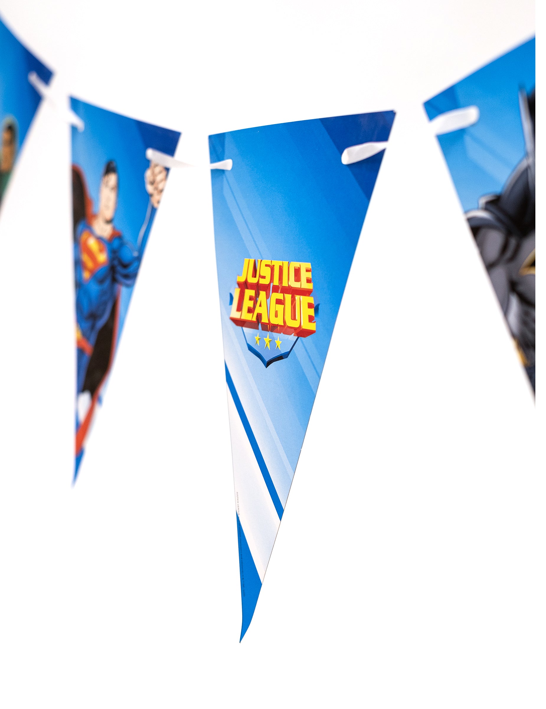 Gros plan sur le fanion logo de la guirlande à fanions Justice League