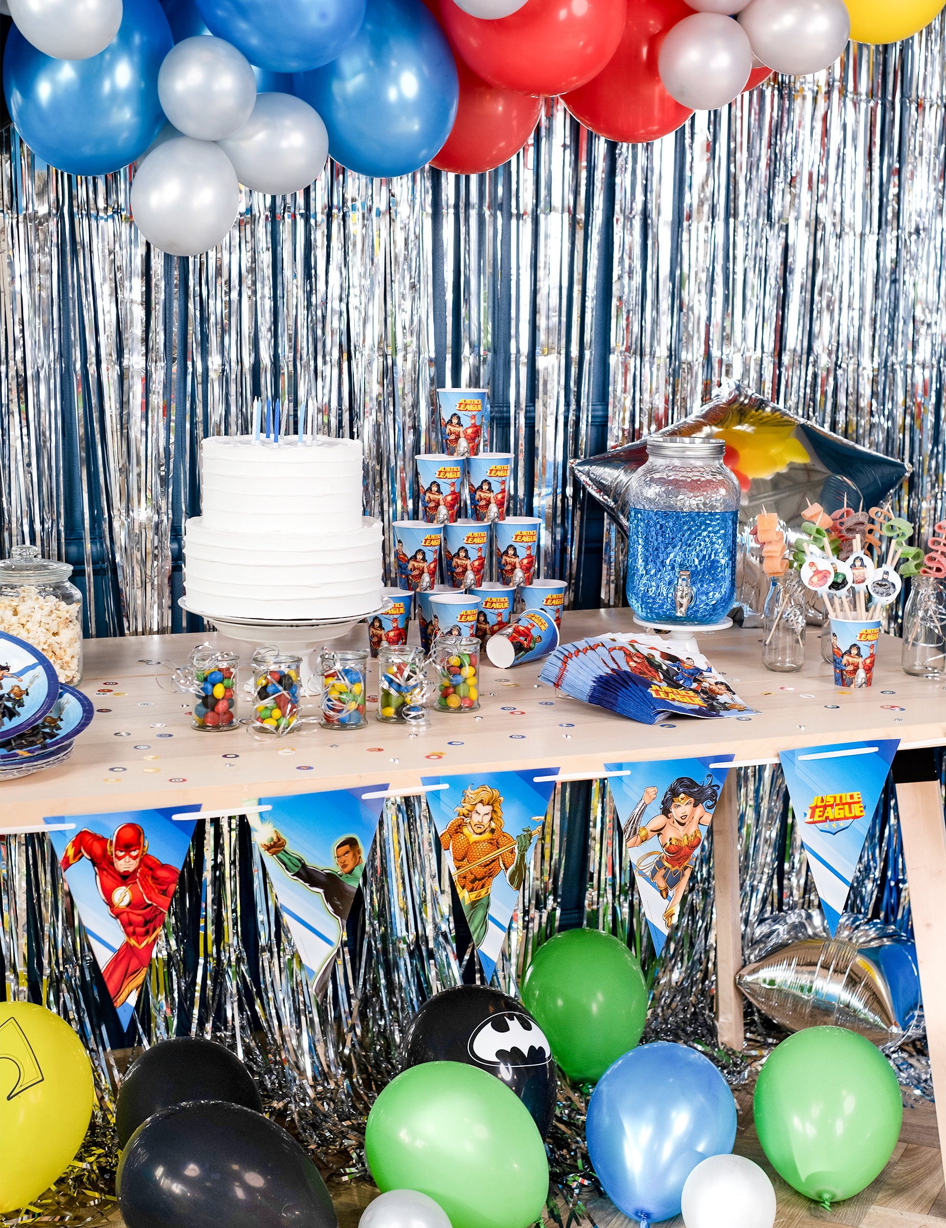 Mise en situation lors d'un anniversaire de la guirlande à fanions Justice League