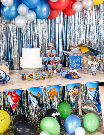 Mise en situation lors d'un anniversaire de la guirlande à fanions Justice League