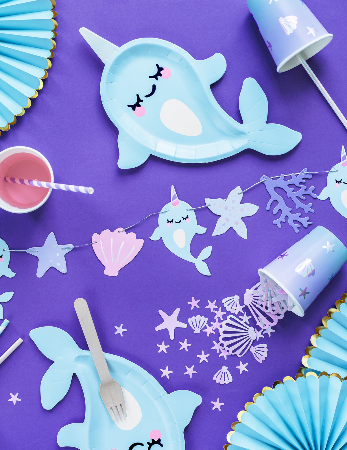 Vue de dessus des accessoires de la guirlande à monter soi-même licorne des mers