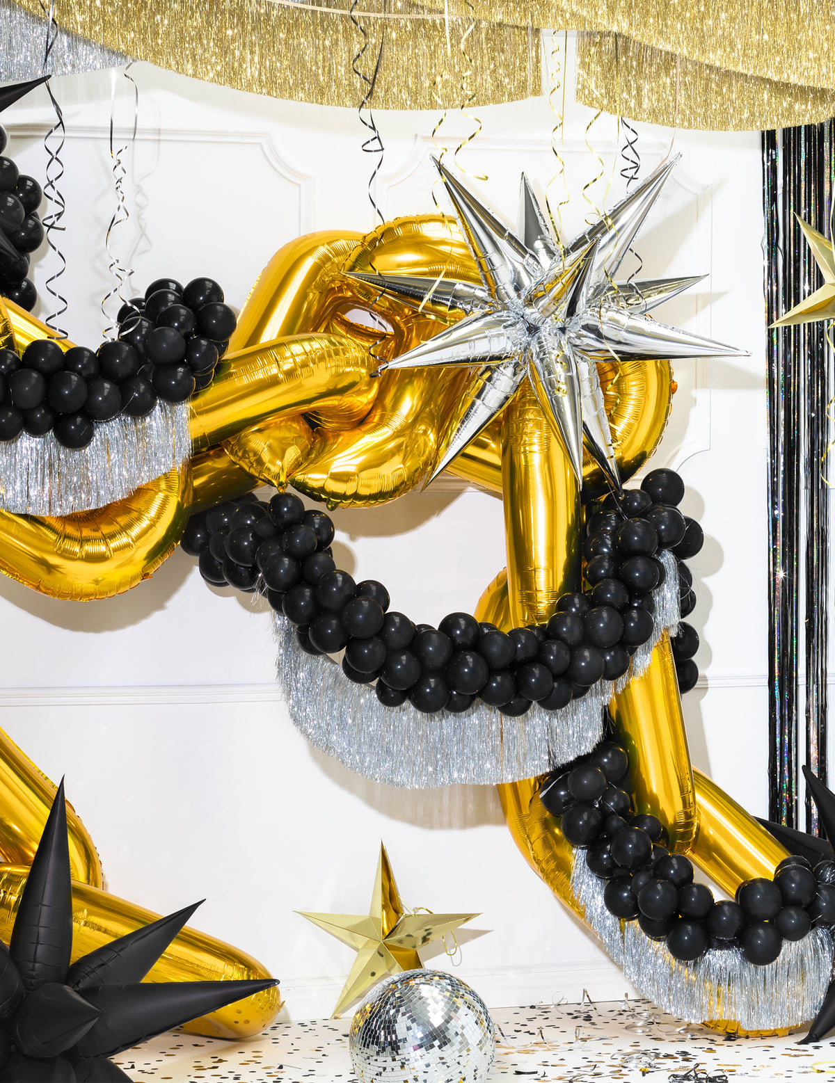 Exemple de décoration festive de la guirlande de fils à franges pour fête argentée