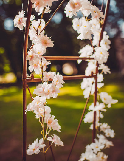 Girlanda iz roza češnjevih cvetov 1,80 m za poročno dekoracijo