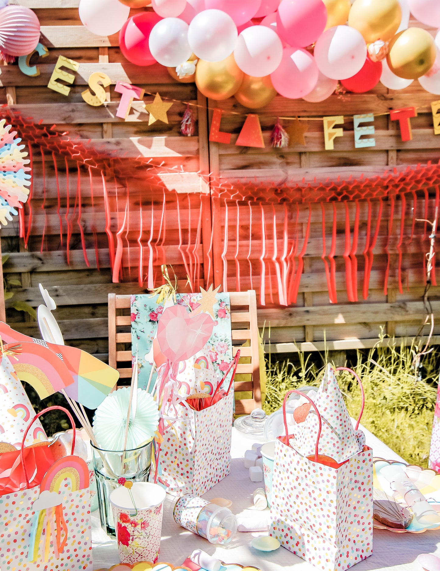 Kartonska girlanda, zabava, večbarvna, zlate bleščice, 15 cm x 3 m za rojstni dan