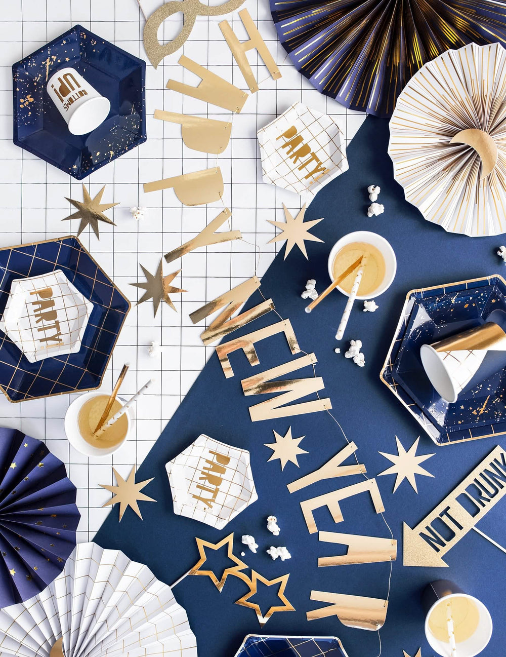 Scenska postavitev zabave z girlando iz kartona Happy New Year