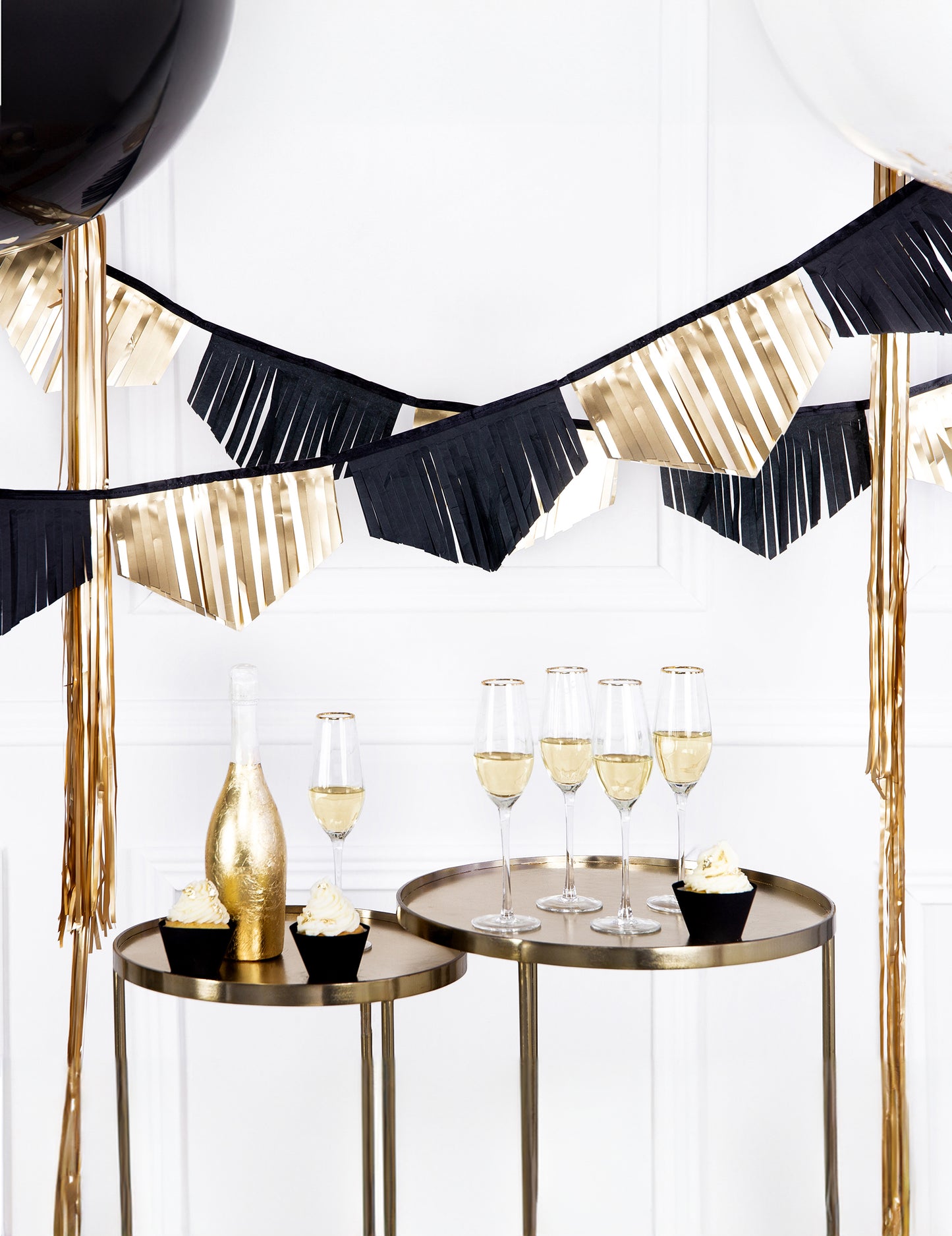 3 m črno-zlate papirnate girlande z resicami za rojstni dan