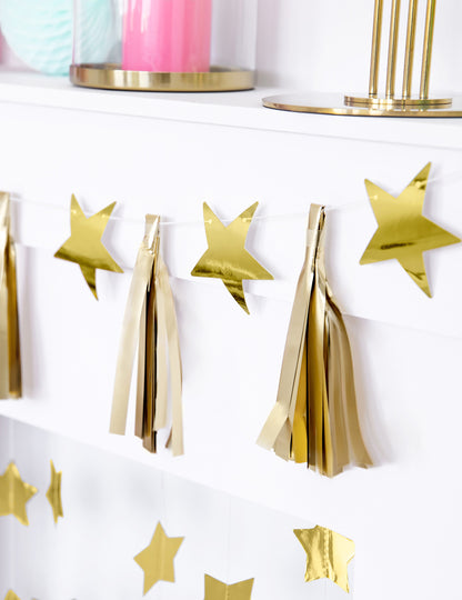 Vue de profil de la guirlande en papier tassel étoiles