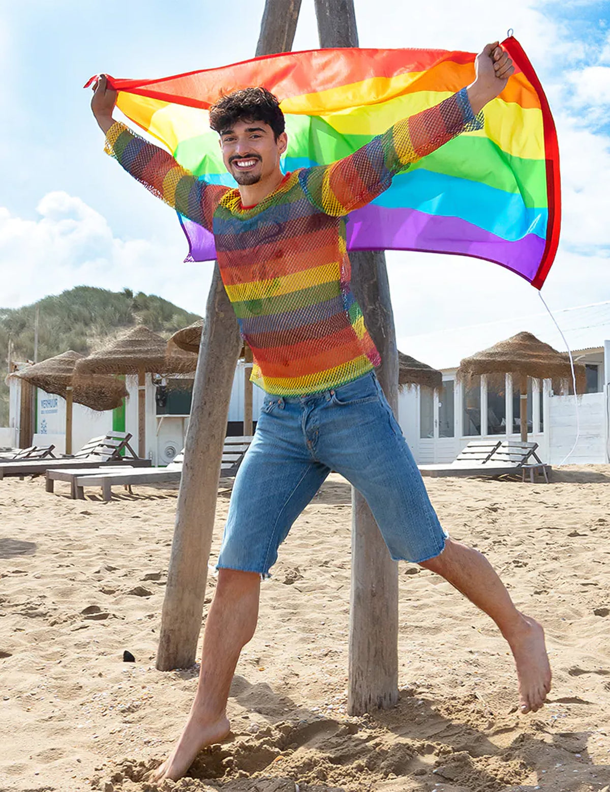 Porté avec un drapeau du haut résille arc en ciel pour homme
