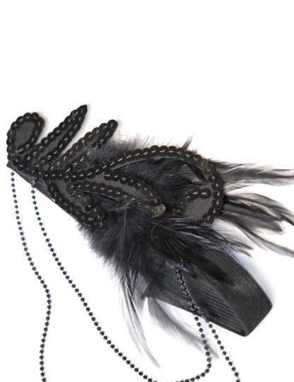 Détail du bandeau à plumes et sequins du kit accessoires années 20