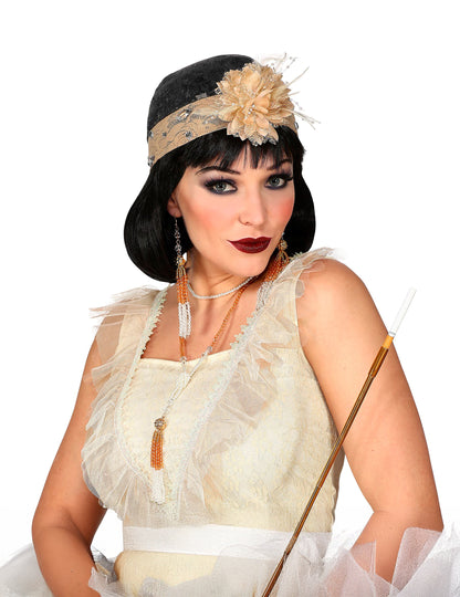 Pregled s cigaretno držalom iz čarlstonskega kompleta dodatkov