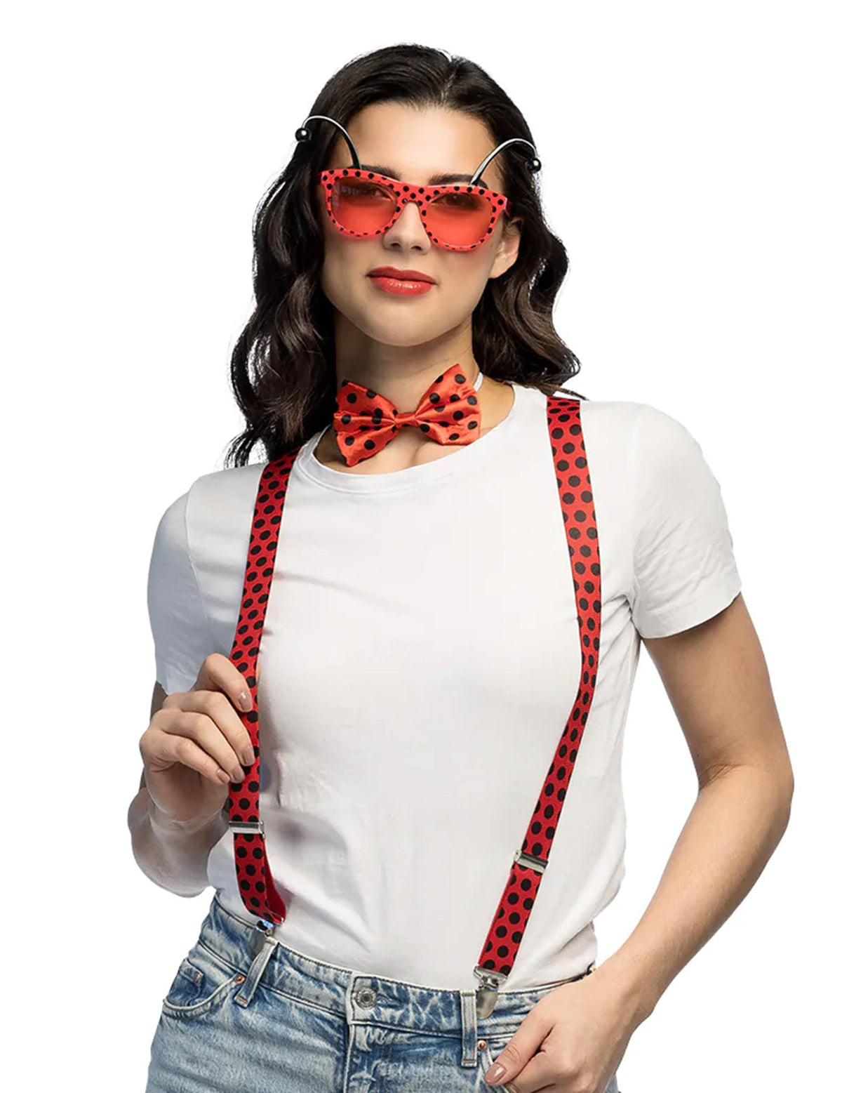 Vue de face du kit accessoires coccinelle pour adulte avec nœud papillon et bretelles