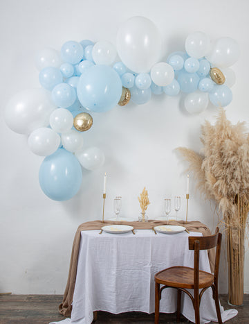 Komplet 57 modro-belih balonov za otroško zabavo