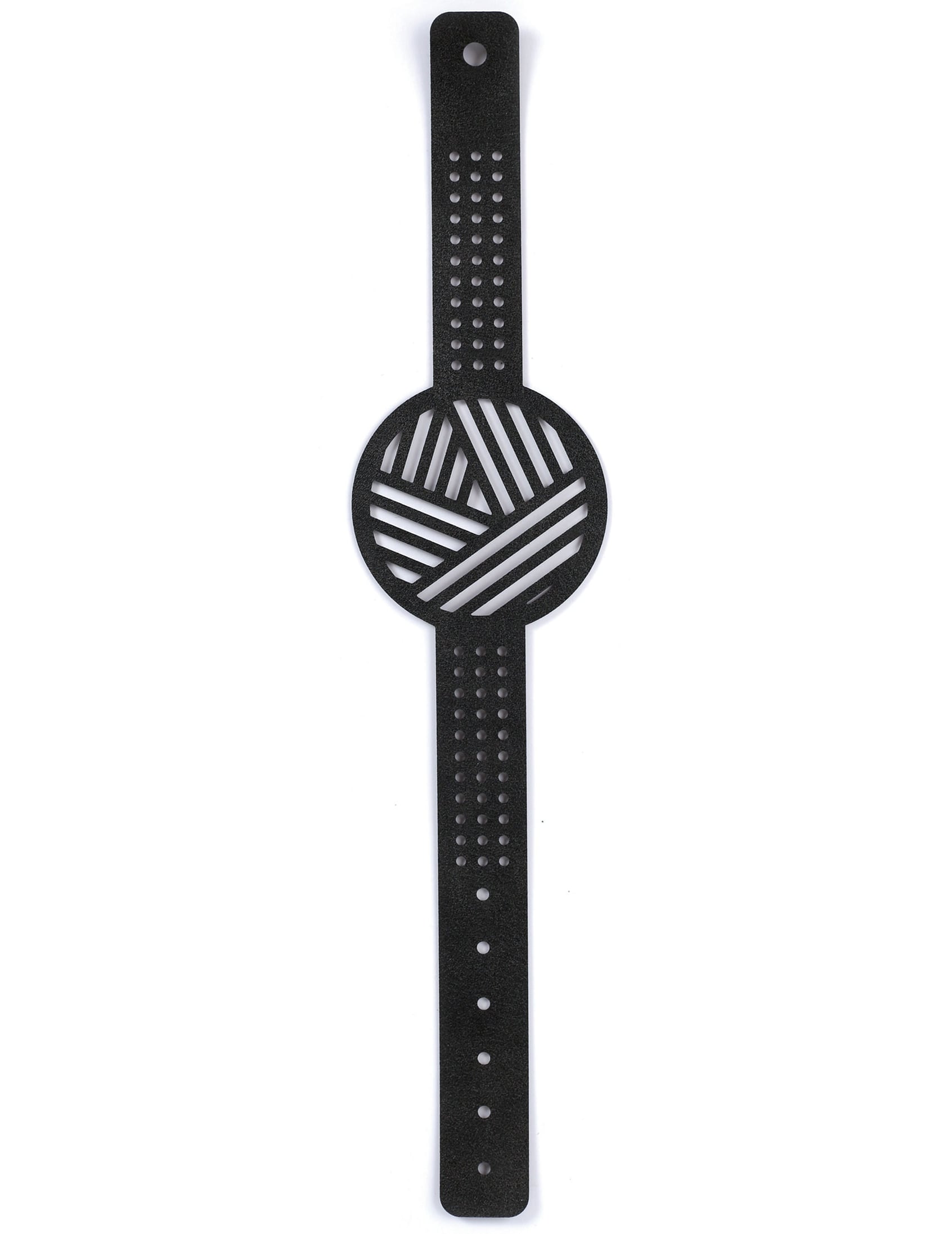 Vue à plat du bracelet noir du kit bracelet à broder motifs géométriques pour adulte