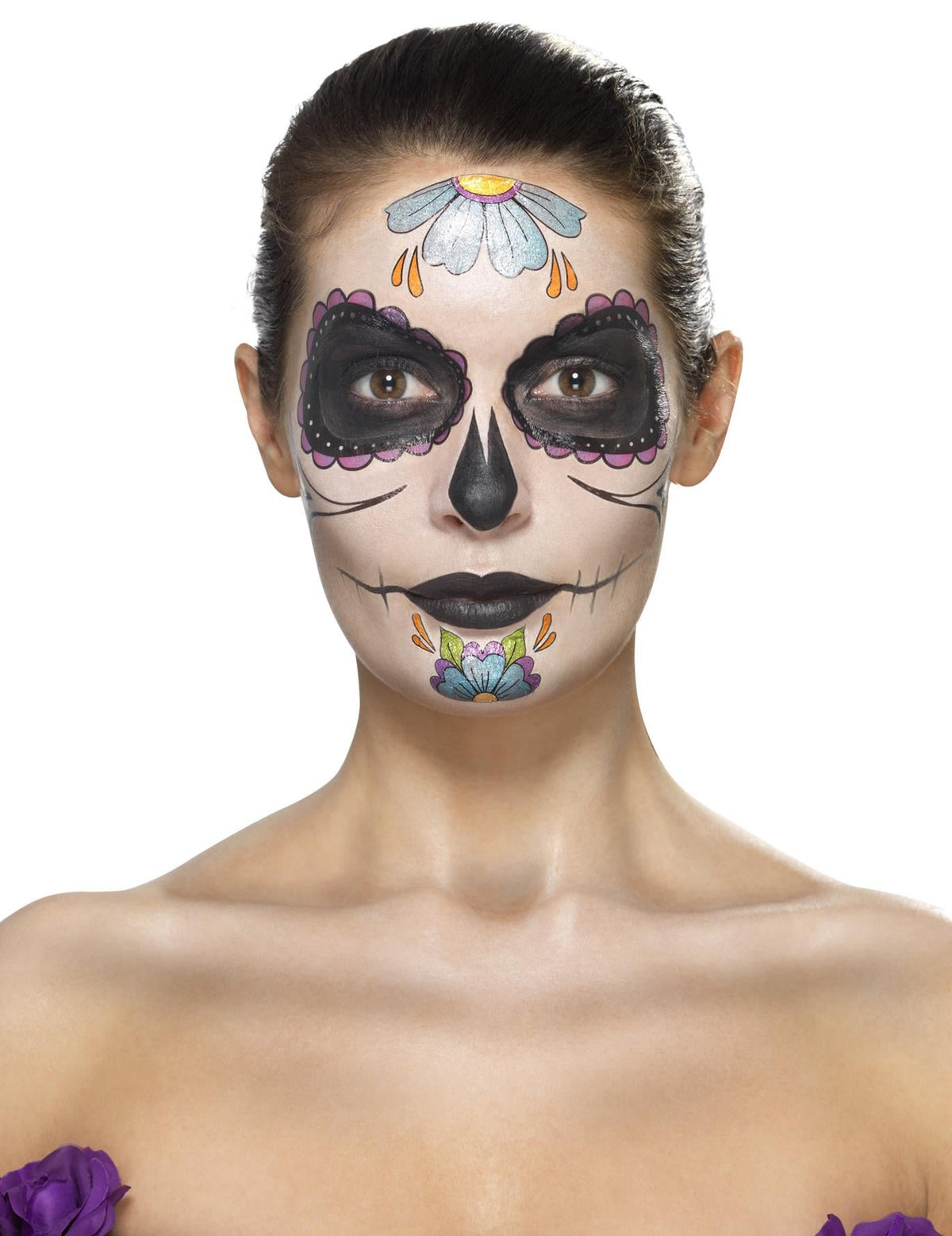 Détail du maquillage final du kit maquillage Dia de los muertos pour femme fleurs bleues