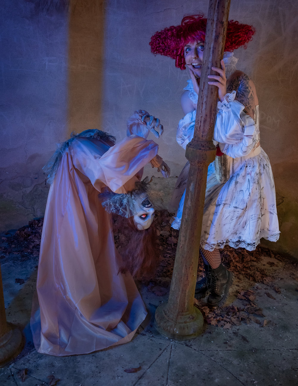 Décoration animée La Dame Maudite pour Halloween beige à robe longue