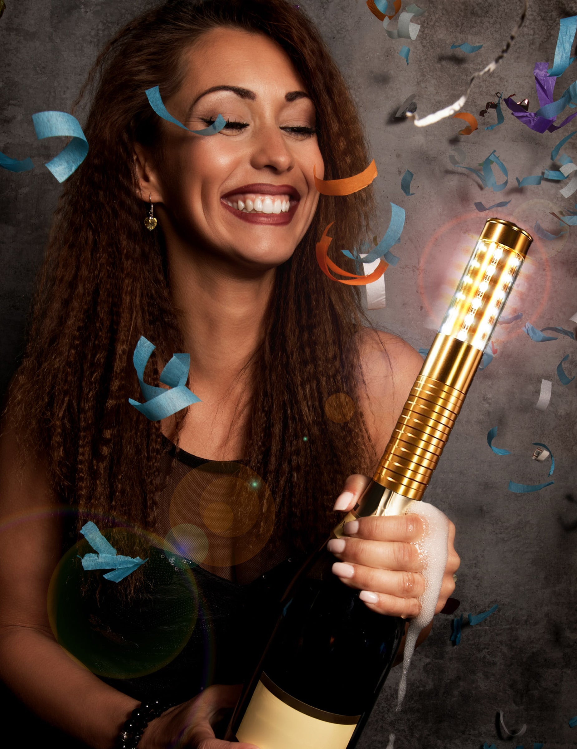 Mise en situation festive de la lampe scintillante LED pour bouteille or