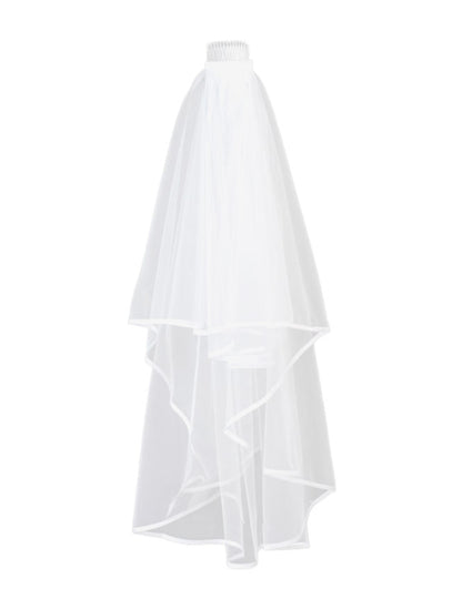 Dolga bela poročna tančica