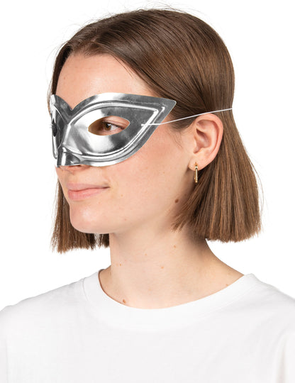 Odrasel briljantni srebrni volk