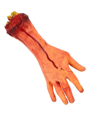 Odrezana, krvava roka v naravni velikosti