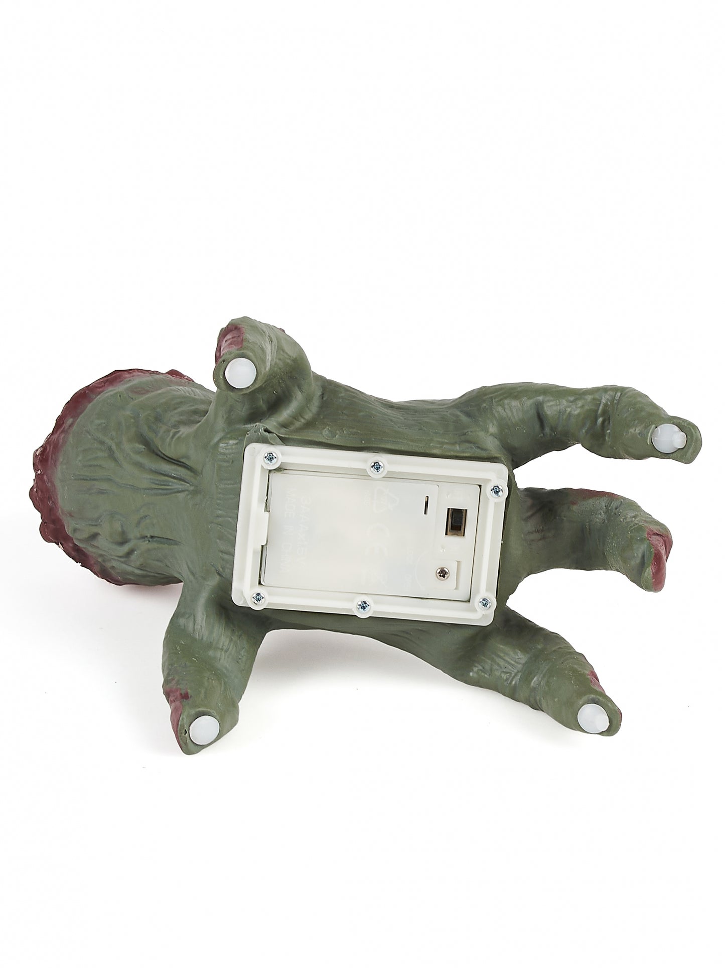 Détail du compartiment à piles de la main de zombie