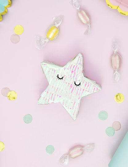 Mini mavrična zvezdasta pinjata 10,5 cm za okras