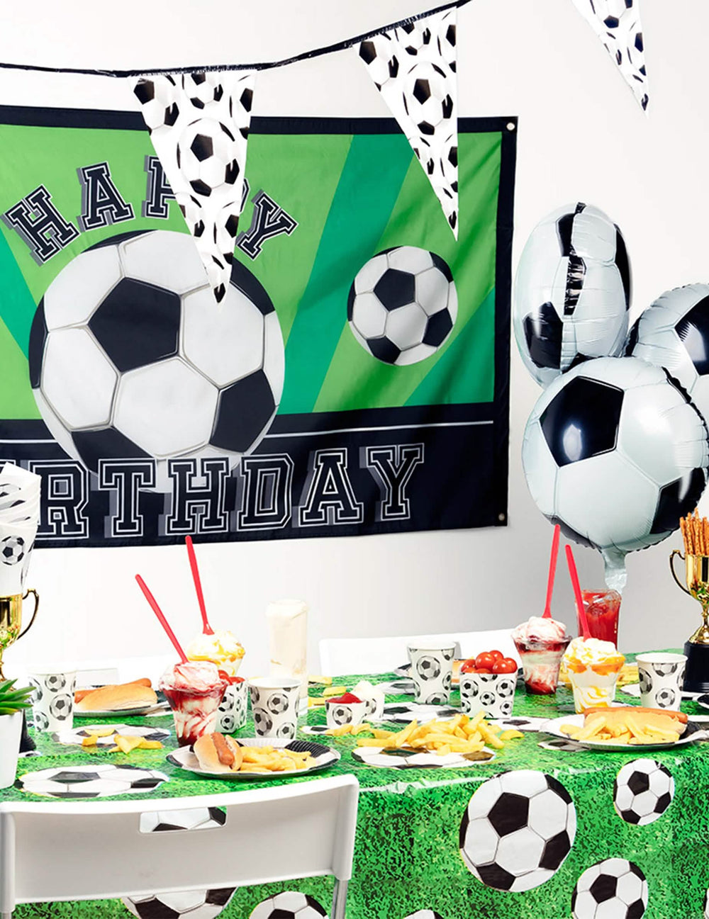 Prikaz plastičnega prta Football na praznični mizi