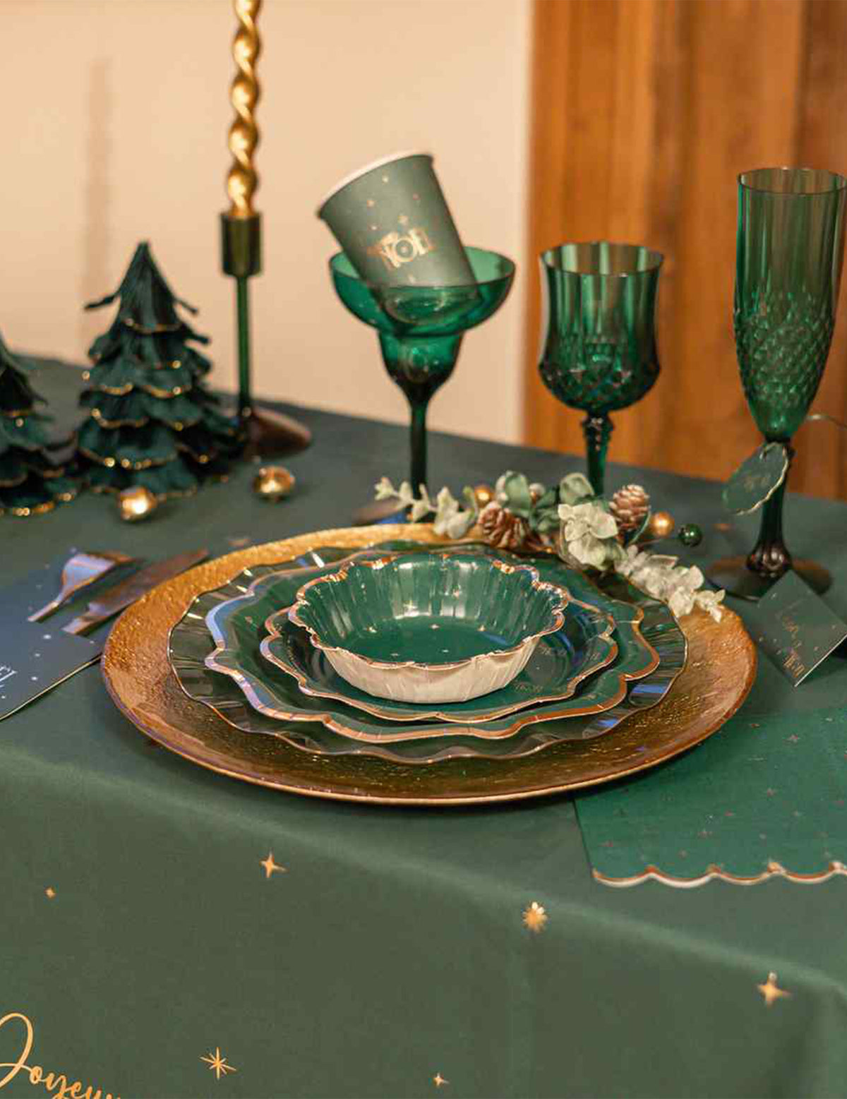 Nappe Joyeux Noël L'Intemporel vert anglais et or 140 x 240 cm
