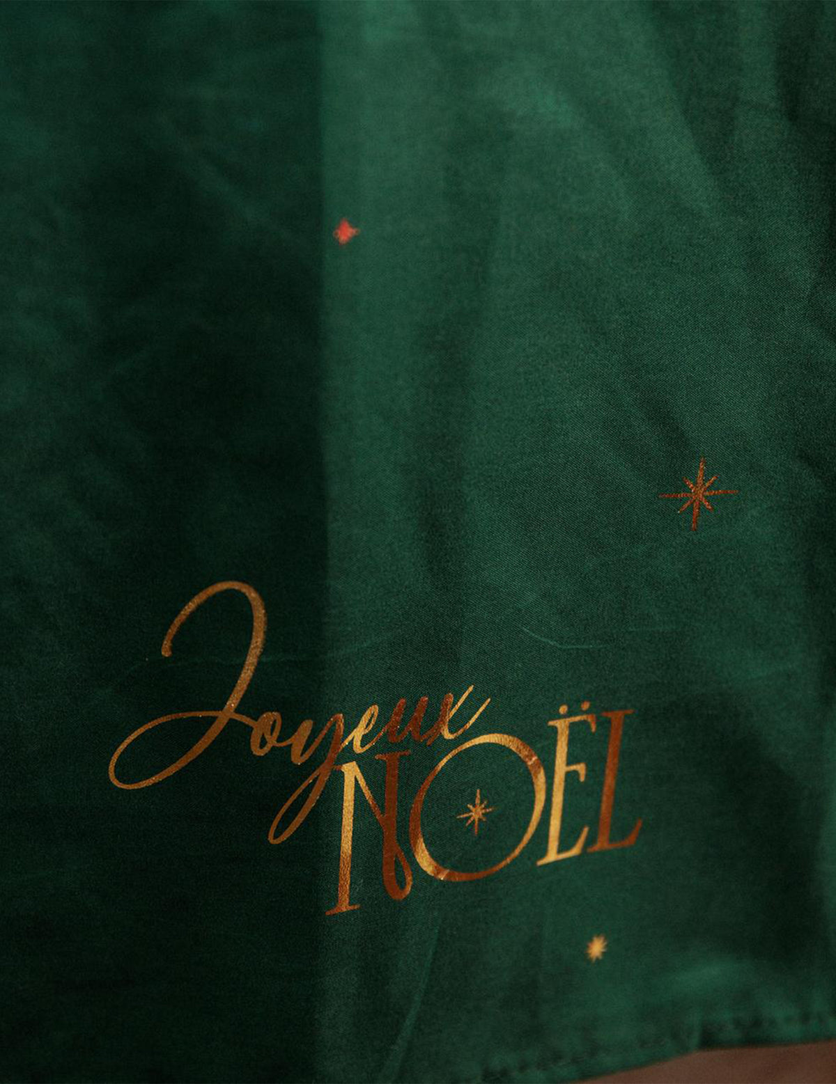 Nappe Joyeux Noël L'Intemporel vert anglais et or 140 x 240 cm