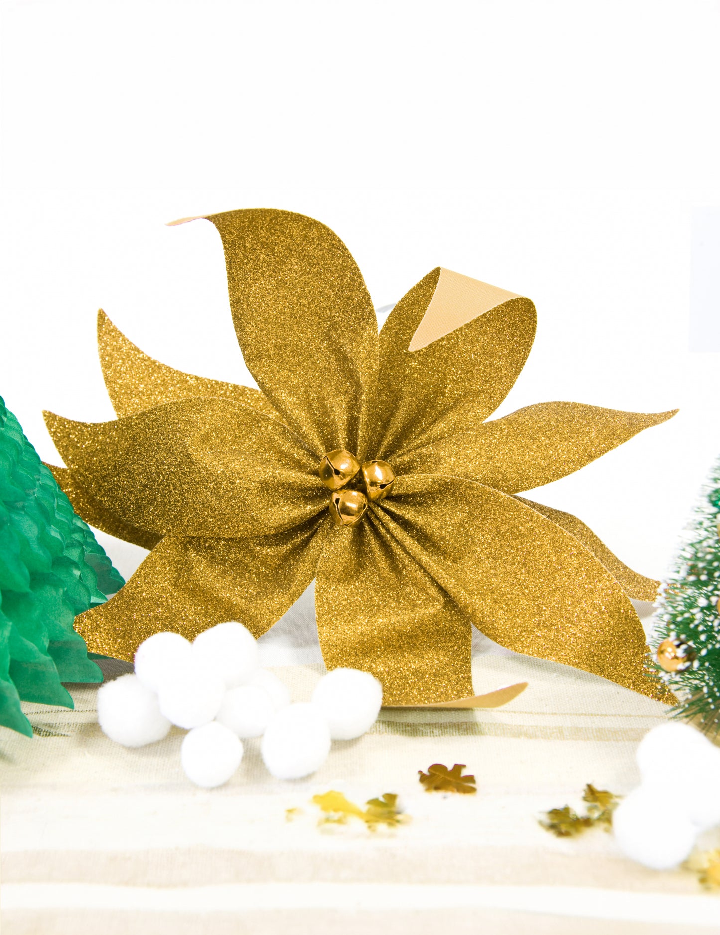 Pentlja iz božične zvezde z zlatimi bleščečimi zvončki 20 cm za mizo